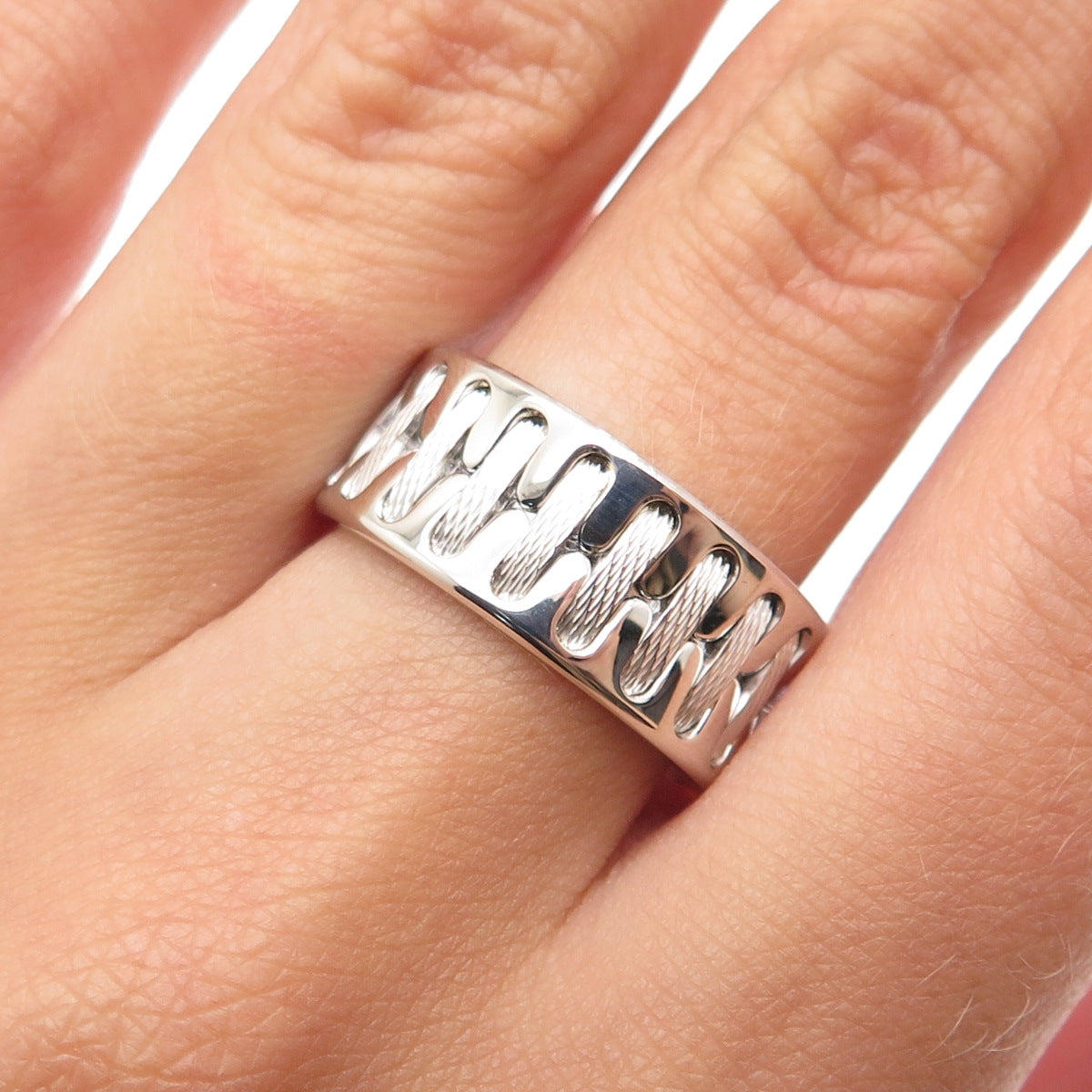NEOS 925 Sterling Silver Textured Sewing Stitches Band Ring Size 8.25