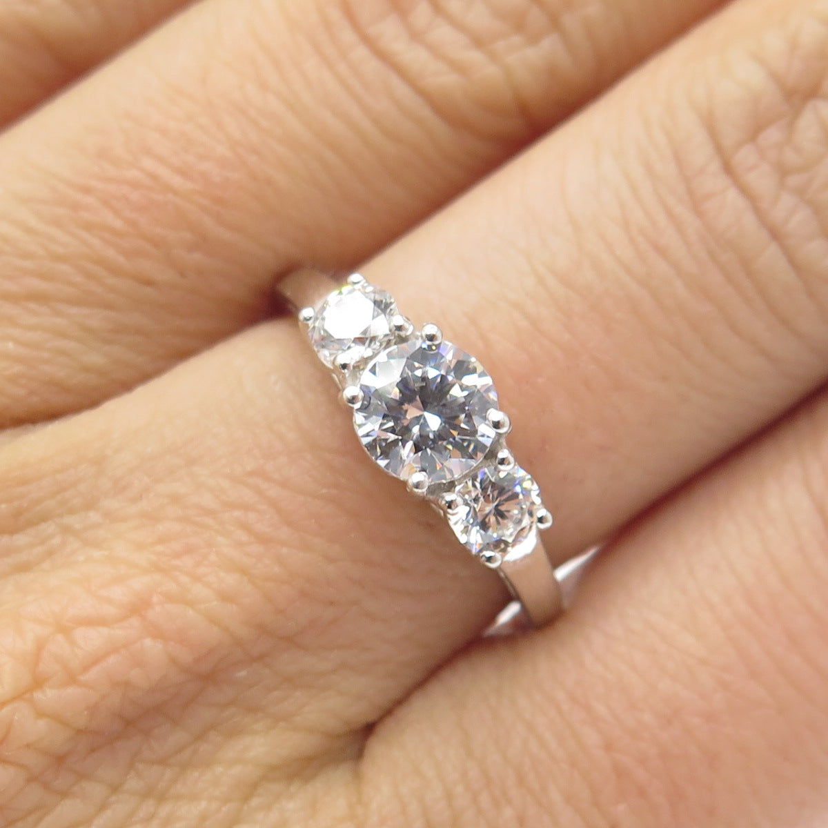 925 Sterling Silver Round-Cut Shaped C Z Engagement Ring Size 7.25