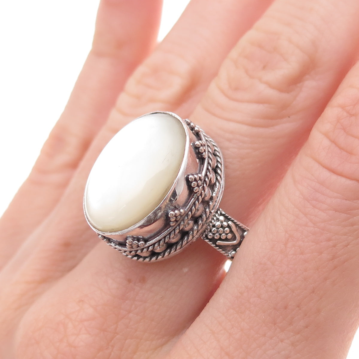 Suarti Bali Sterling Silver Vintage Real MOP Granulated Oxidized Ring Size 8.75
