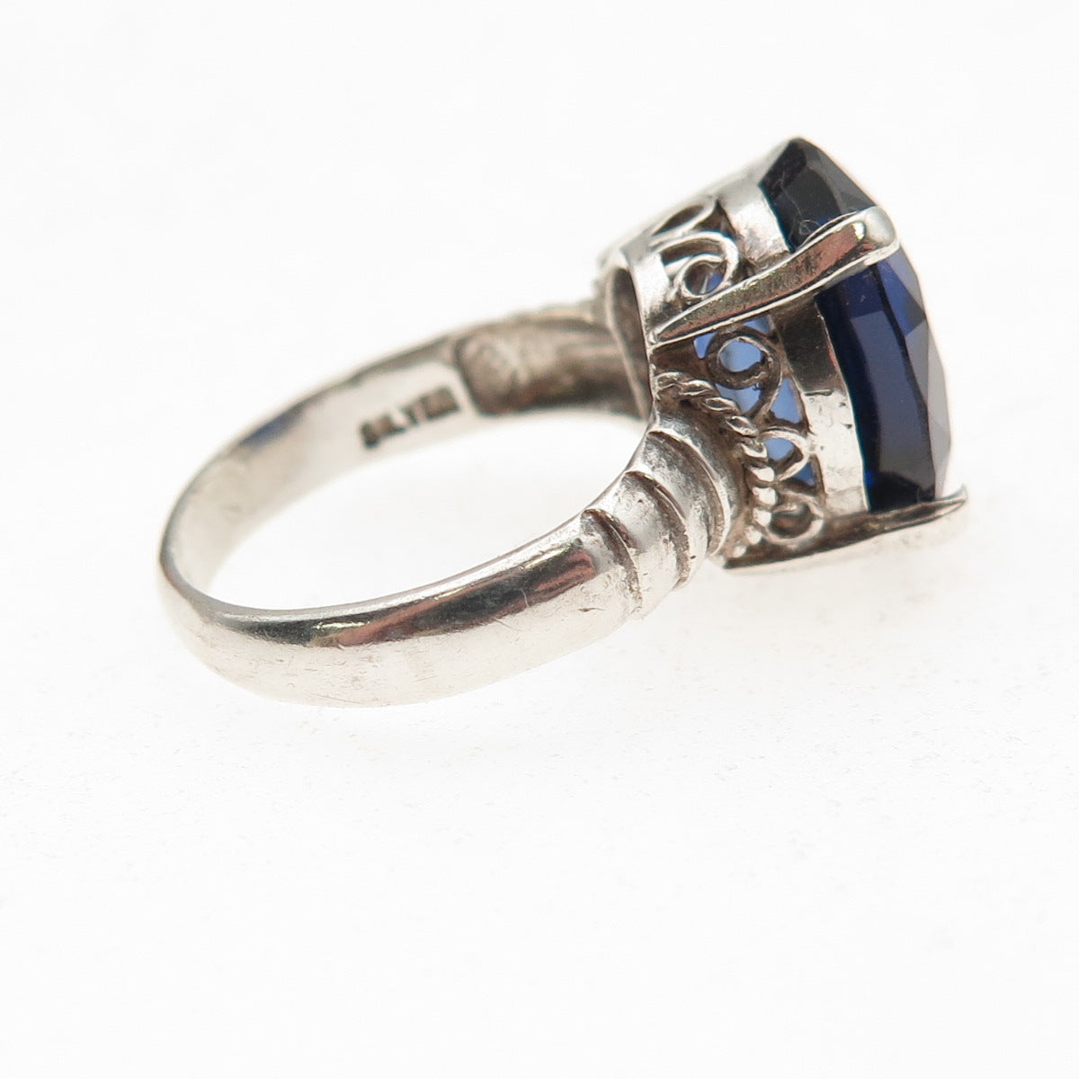 925 Sterling Silver Vintage Oval-Cut Lab-Created Sapphire Ring Size 4.75