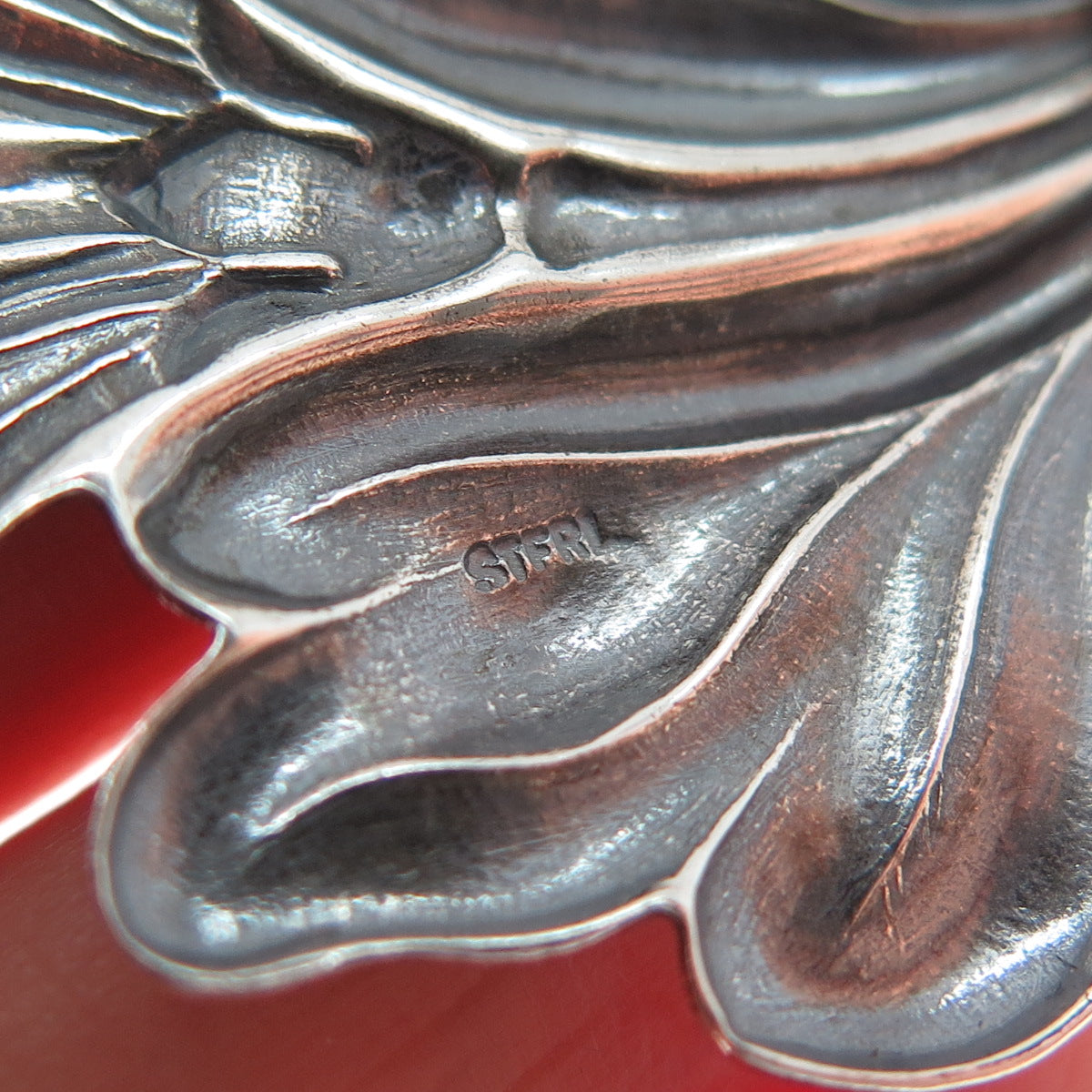 925 Sterling Silver Vintage Flower Leaf Ribbed Oxidized Pin Brooch