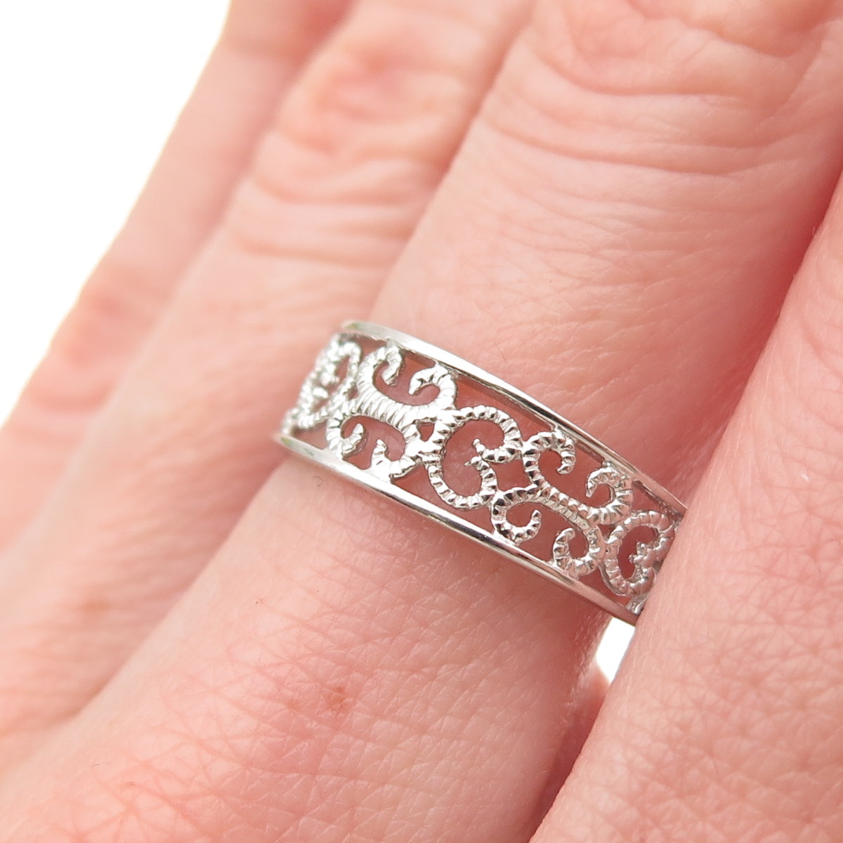925 Sterling Silver Swirl Heart Ornate Ring Size 8