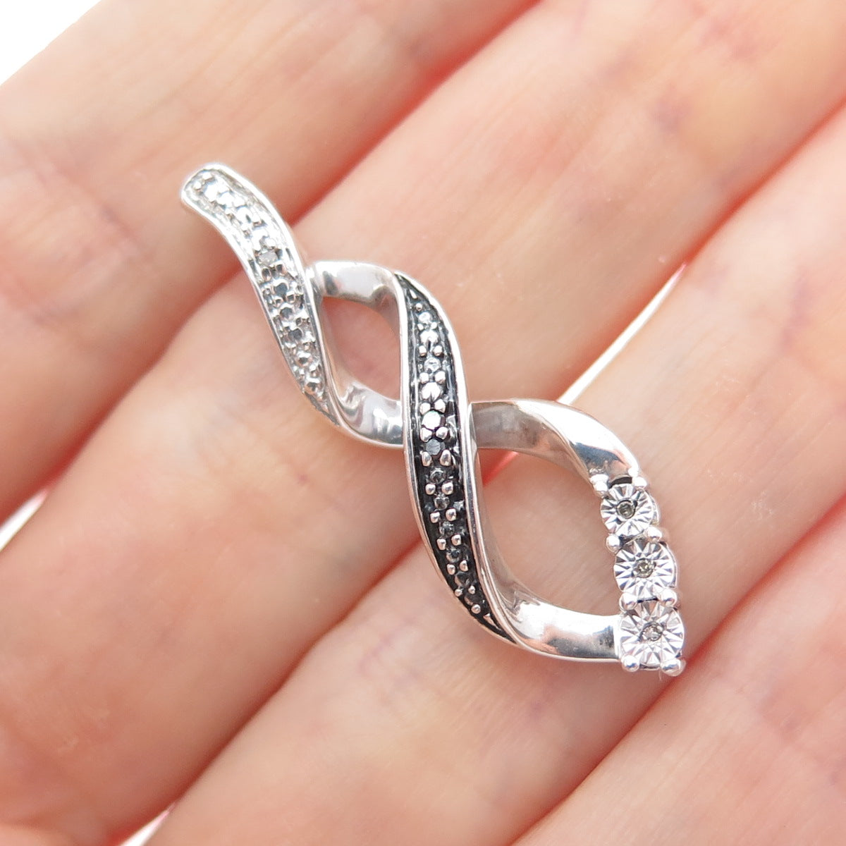 925 Sterling Silver Real Round-Cut Black & White Diamond Twisted Pendant