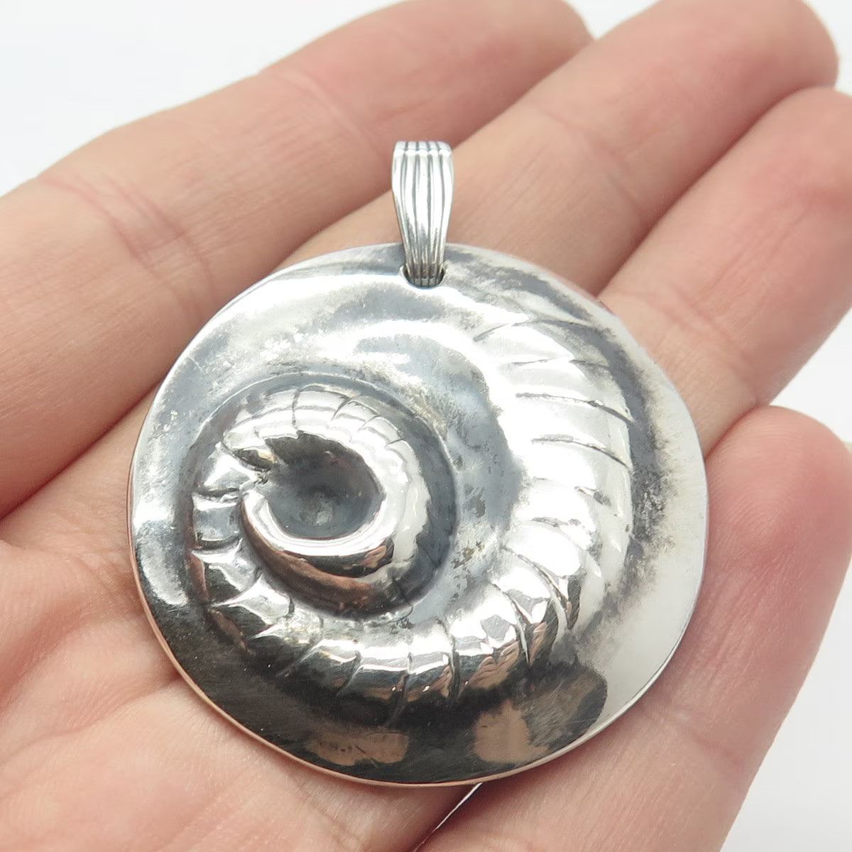 925 Sterling Silver Vintage Snake Tail Round Pendant