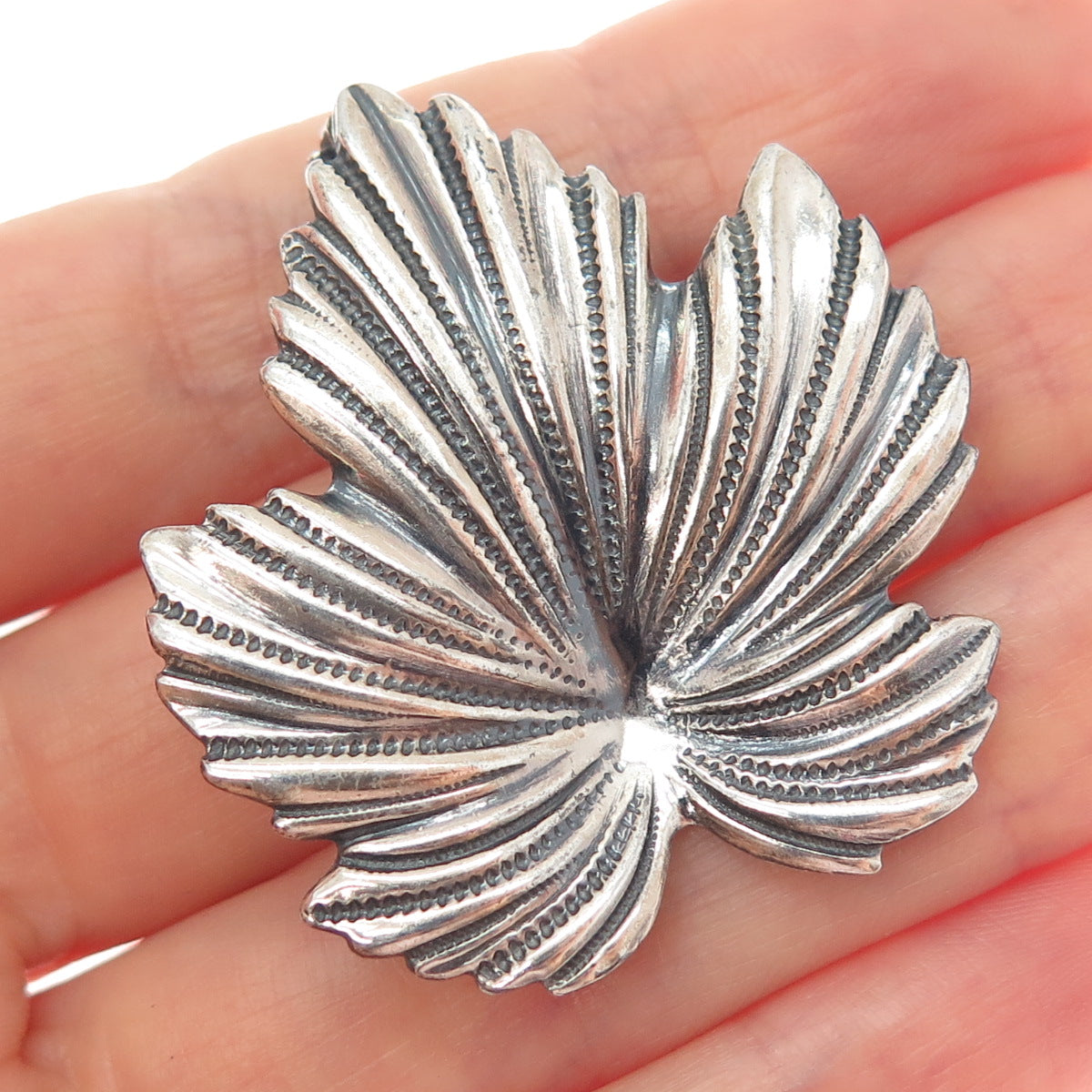 JEWELART 925 Sterling Silver Vintage Maple Leaf Oxidized Pin Brooch