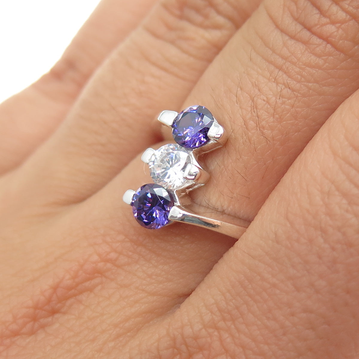 925 Sterling Silver Vintage Round-Cut Purple & White C Z Bypass Ring Size 7.25