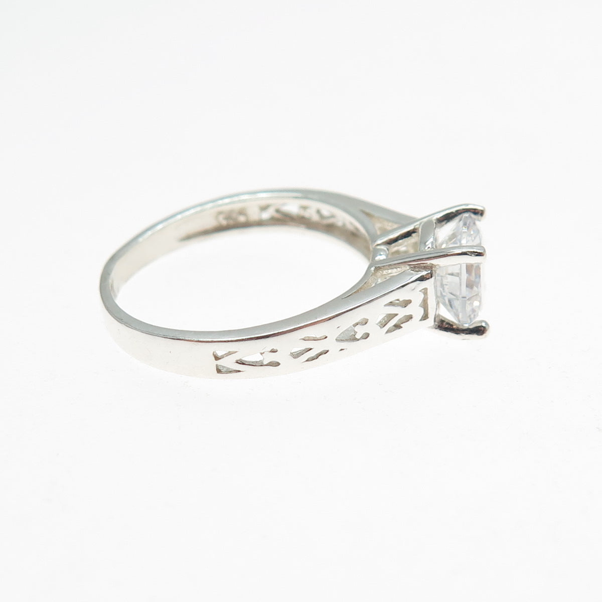925 Sterling Silver Round-Cut C Z Engagement Ring Size 6