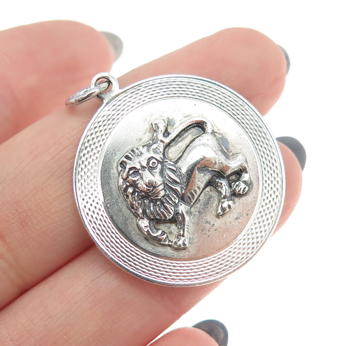 SILTA 800 Silver Antique Art Deco Leo Zodiac Sign Round Pendant