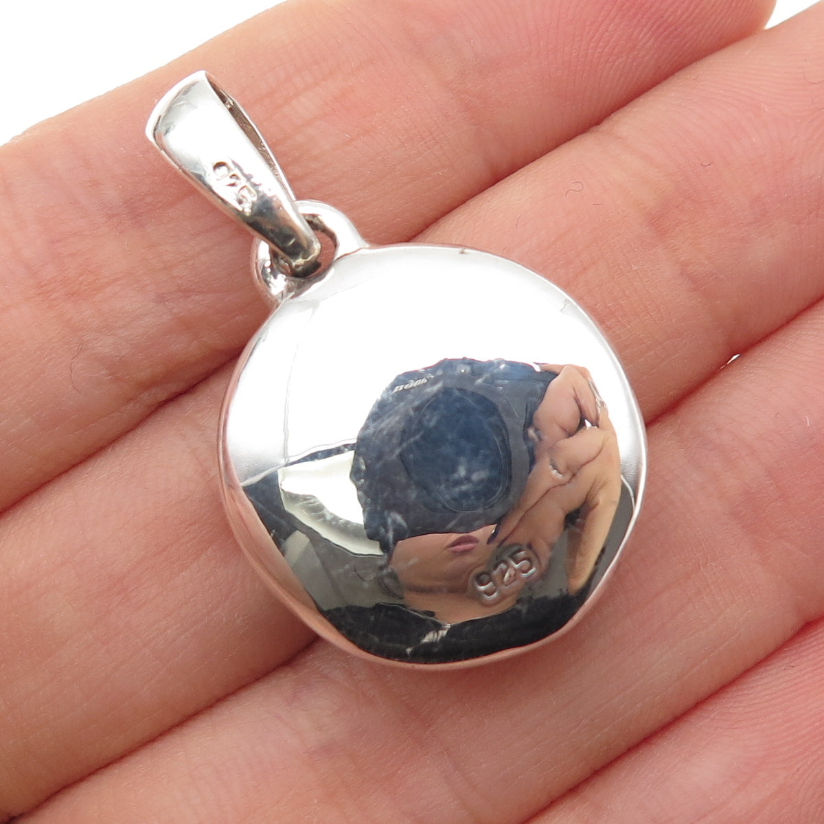 925 Sterling Silver Vintage Love Mom Round Charm Pendant