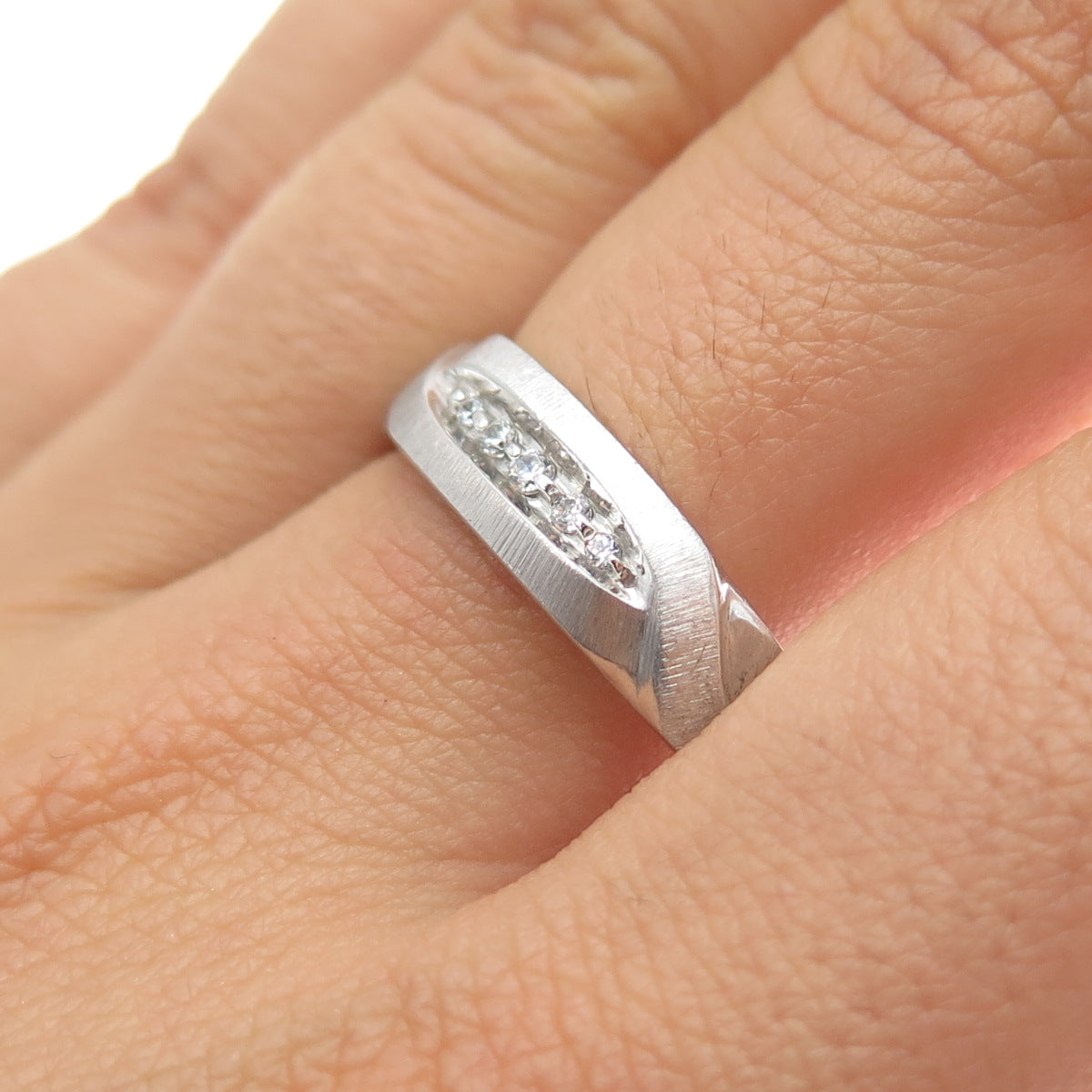925 Sterling Silver Round-Cut C Z Modernist Ring Size 11.25