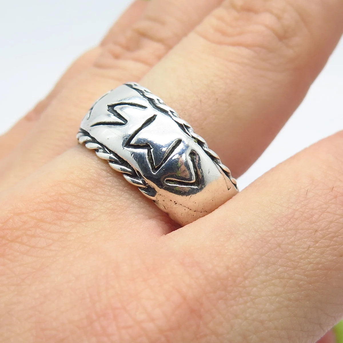 925 Sterling Silver Vintage Tribal Ring Size 9.75