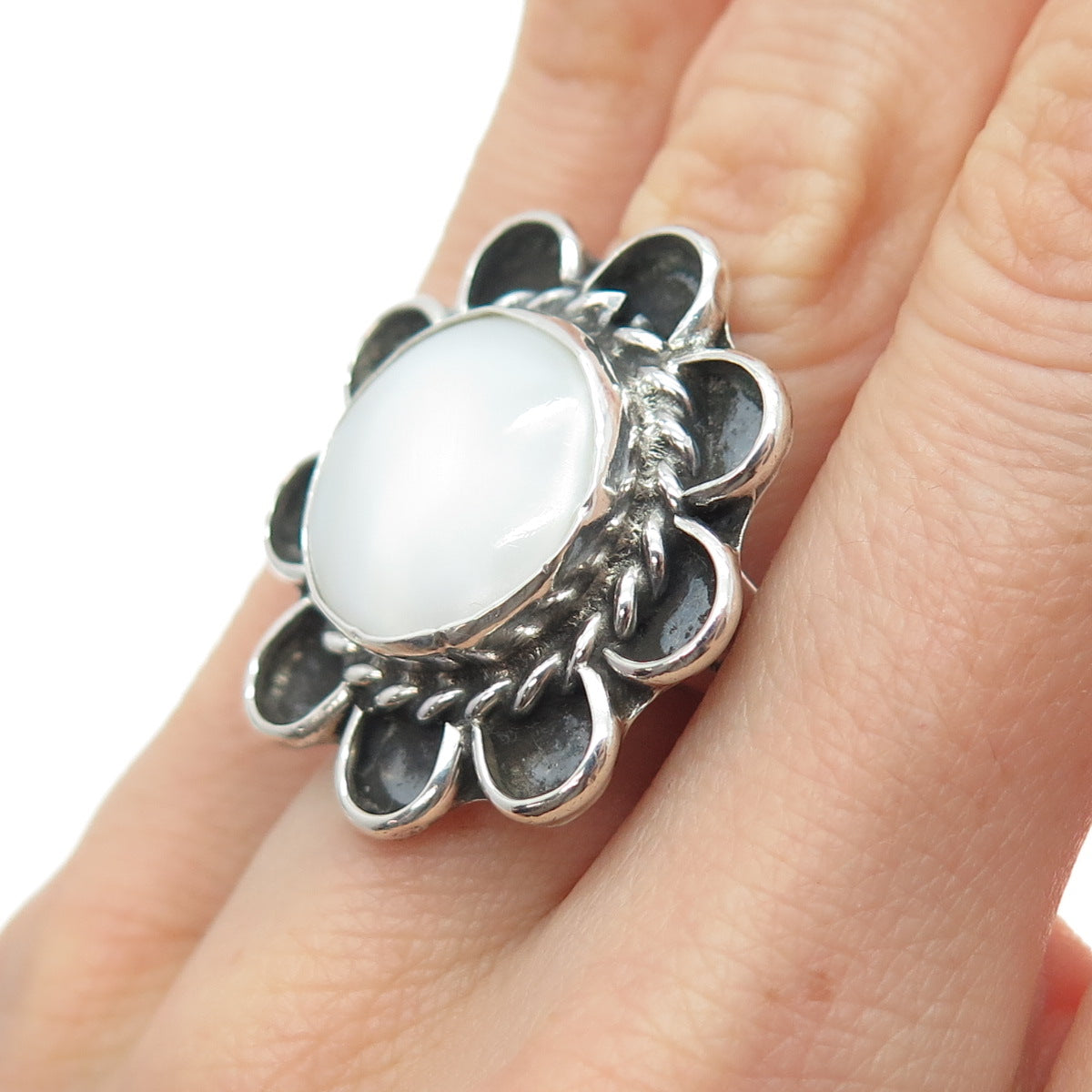 Old Pawn 925 Sterling Silver Vintage MOP Flower Oxidized Tribal Ring Size 5.5