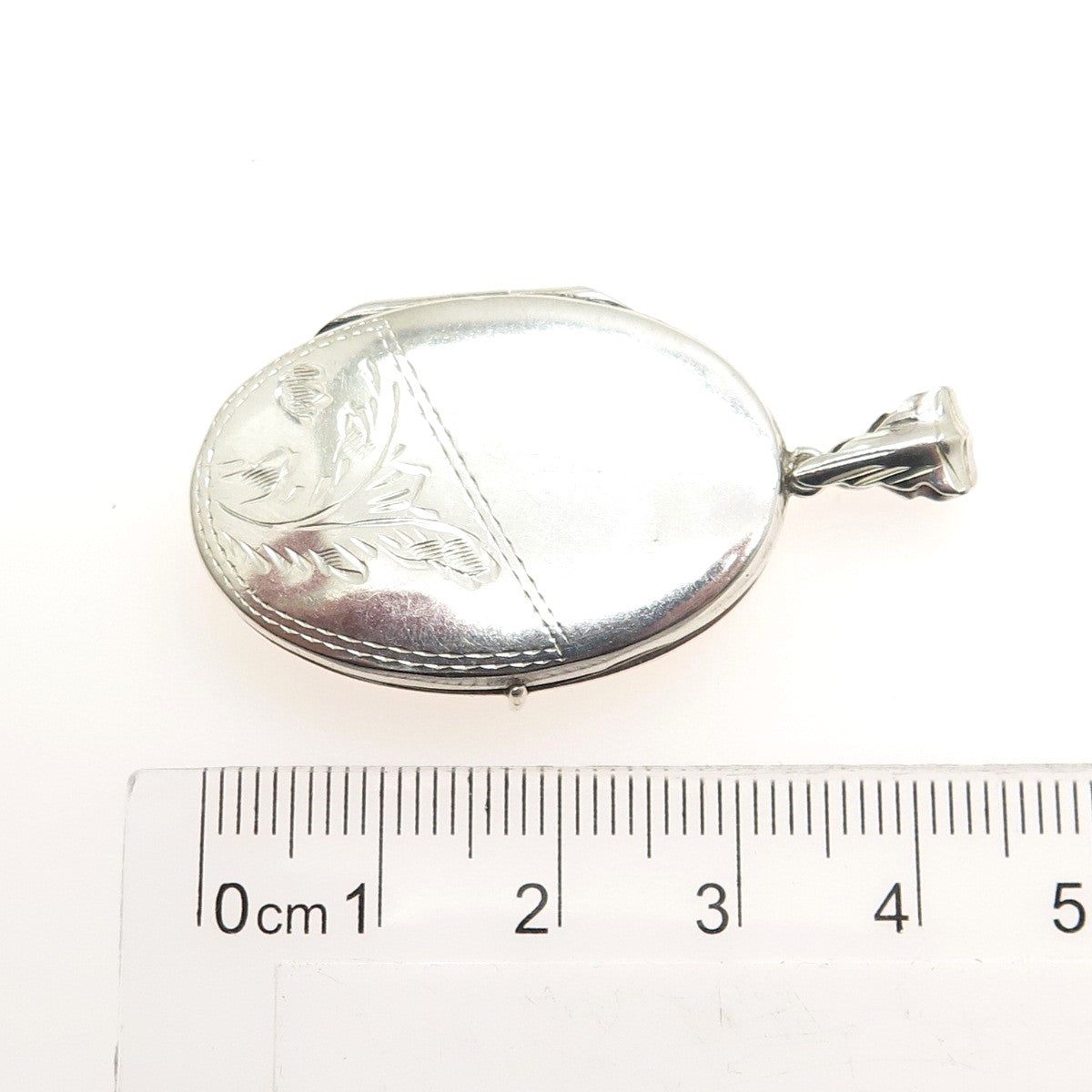 925 Sterling Silver Vintage Engraved Oval Locket Pendant