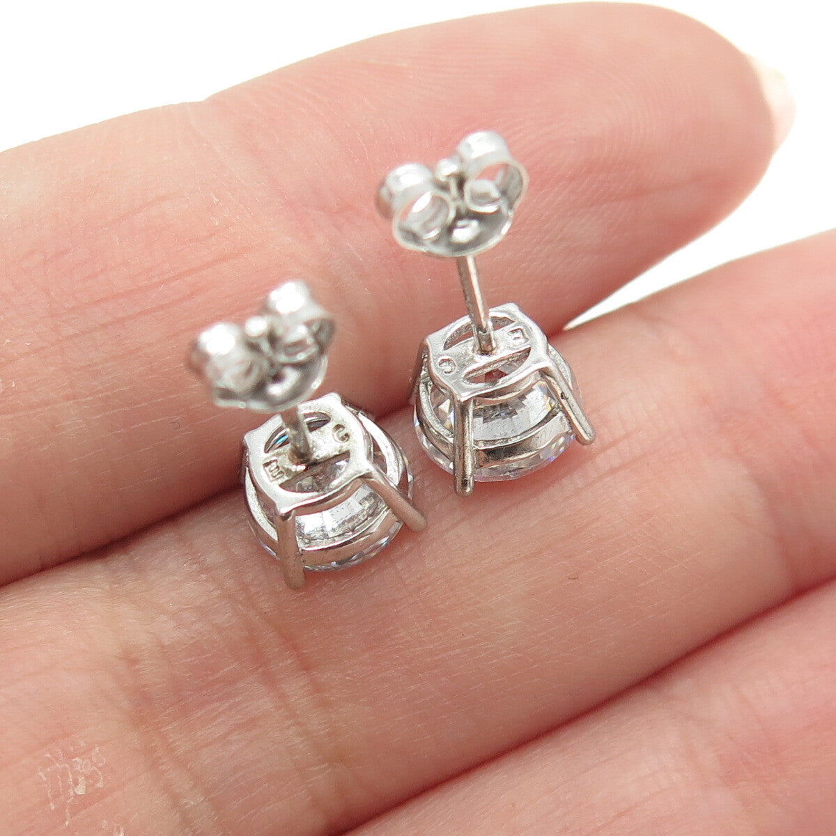 925 Sterling Silver Round-Cut Shaped C Z Stud Earrings