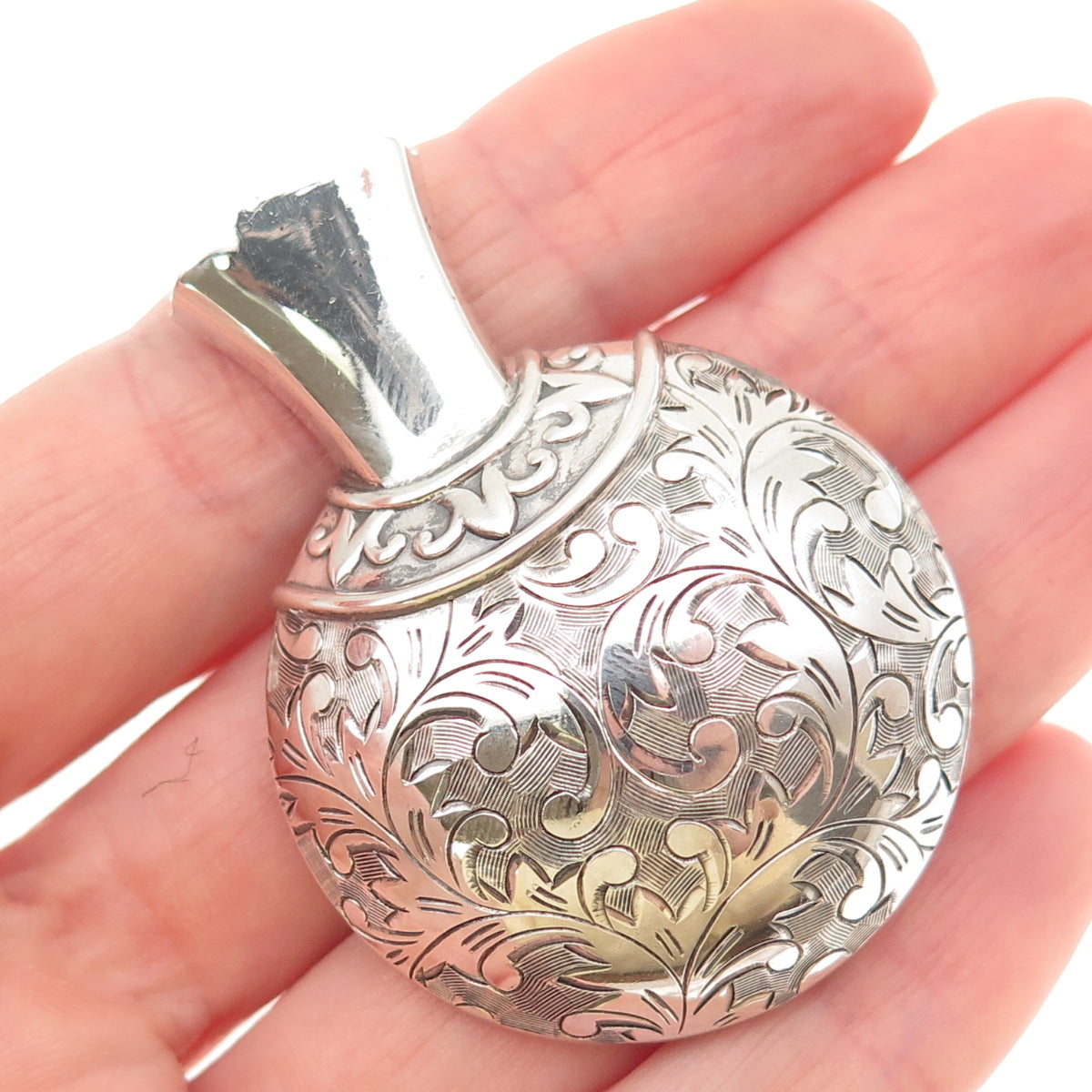 950 Silver Antique Art Deco Engraved Floral Flask Oxidized Collar / Fur Clip