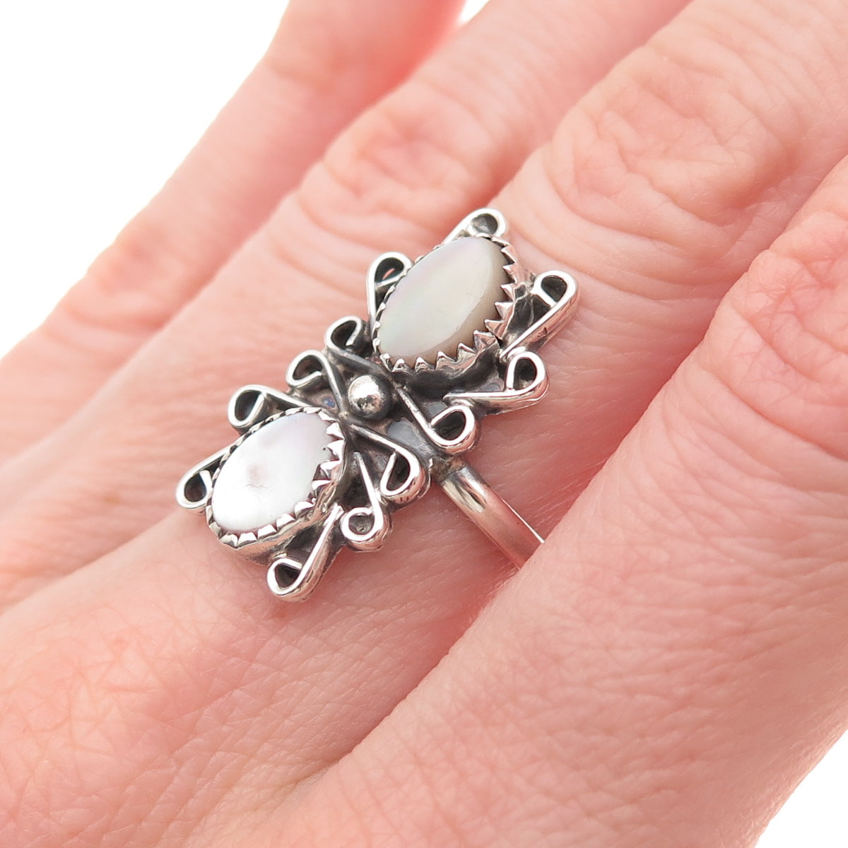 Old Pawn Sterling Silver Vintage Southwestern MOP Oxidized Tribal Ring Size 6.5