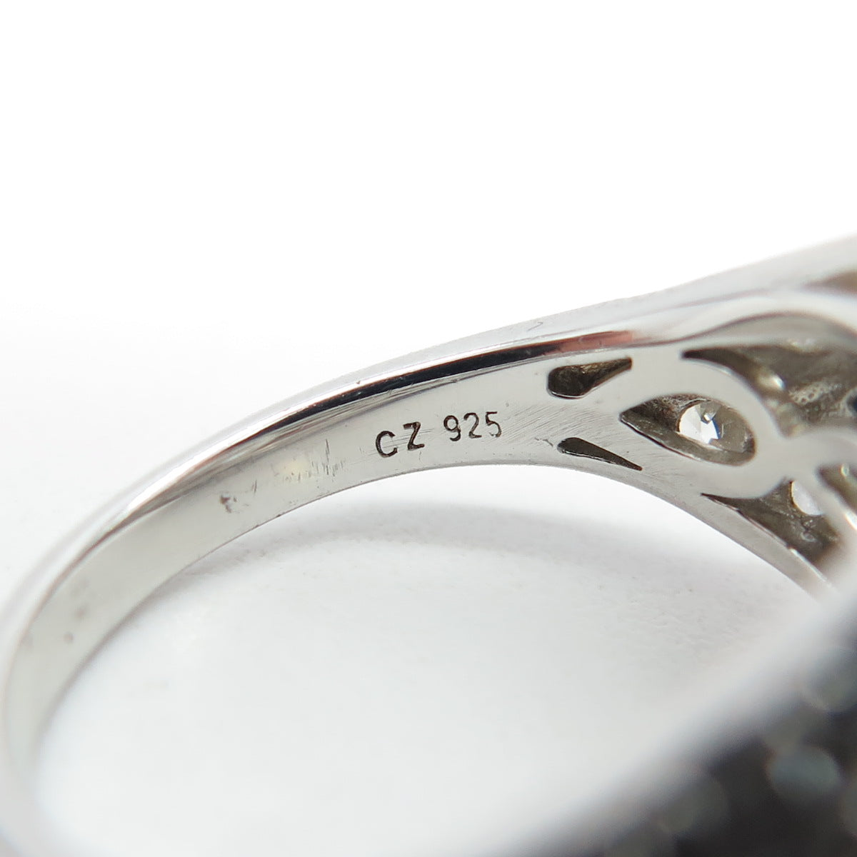 925 Sterling Silver Pear & Round-Cut Blue & White C Z Ring Size 7.25