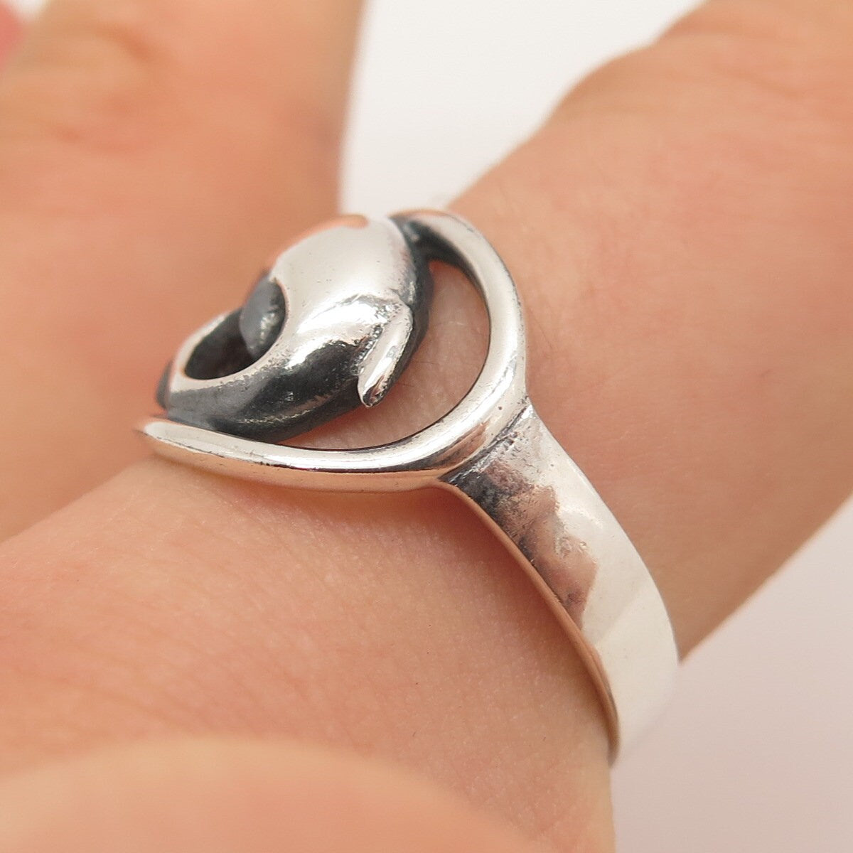 925 Sterling Silver Vintage Friendly Dolphin Ring Size 8