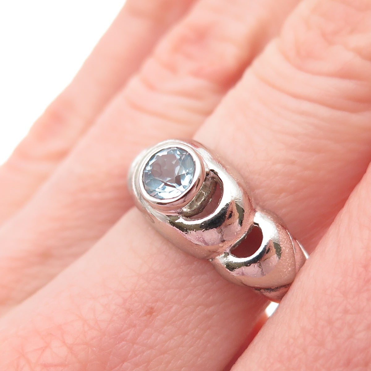 925 Sterling Silver Vintage Real Round-Cut Blue Topaz Modernist Ring Size 7
