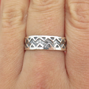 925 Sterling Silver Vintage Zig Zag Band Ring Size 8.5