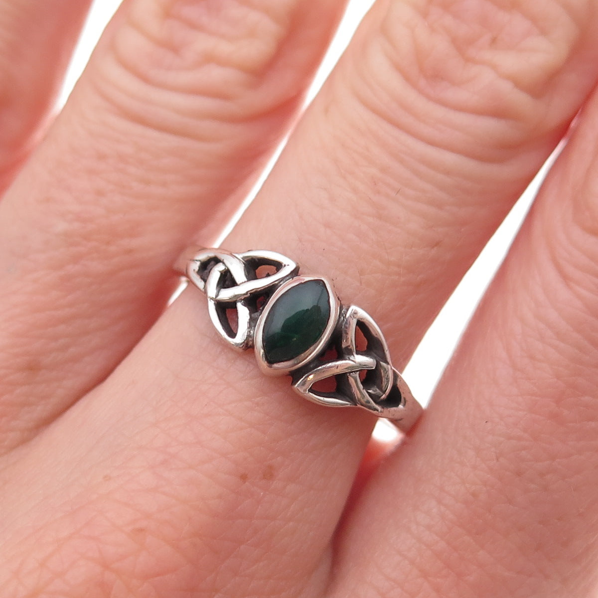925 Sterling Silver Vintage Real Green Onyx Celtic Trinity Knot Ring Size 8.25