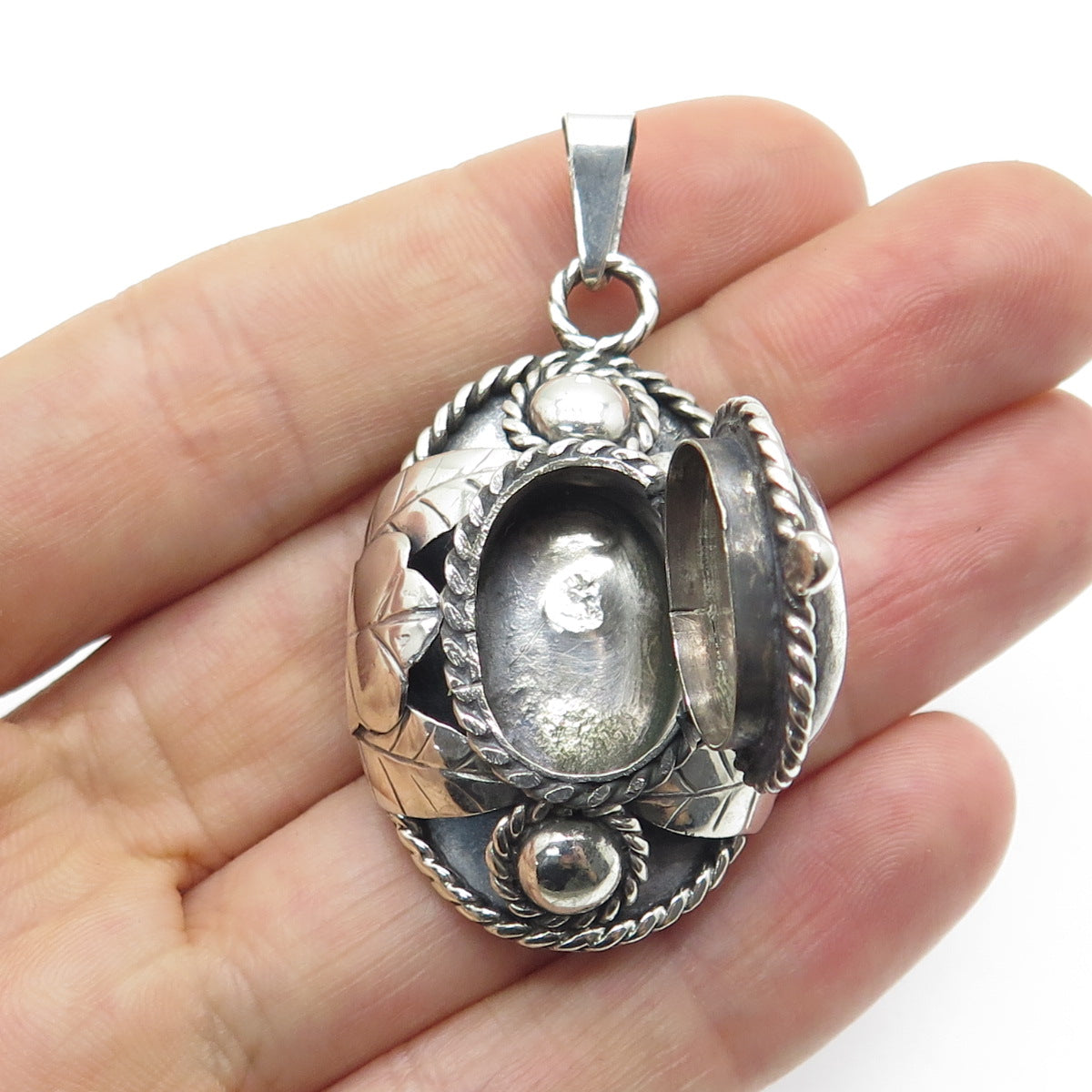 R. LUCO 925 Sterling Silver Vintage Mexico Floral Locket / Pill Box Pendant