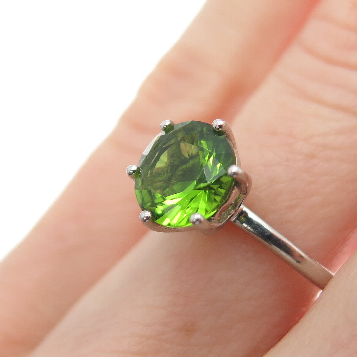 DAZZLERS 925 Sterling Silver Round-Cut Nano Peridot Ring Size 9