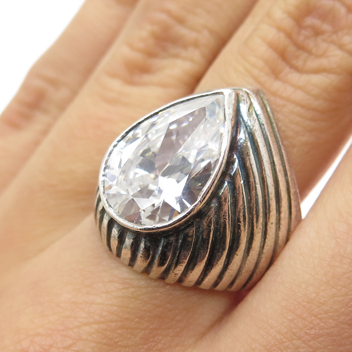 925 Sterling Silver Vintage Pear-Cut C Z Modernist Ribbed Oxidized Ring Size 7.5