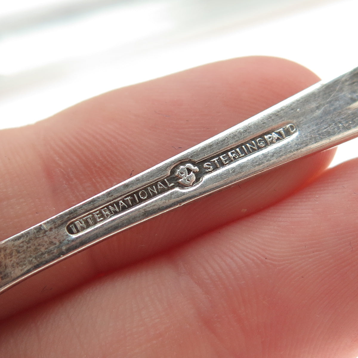 INTERNATIONAL SILVER 925 Sterling Antique 1921 Rosalind Sugar Tongs 4"
