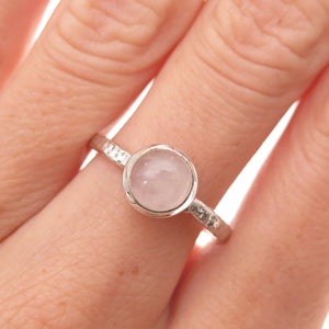 925 Sterling Silver Vintage Real Rose Quartz Hammered Ring Size 8.25