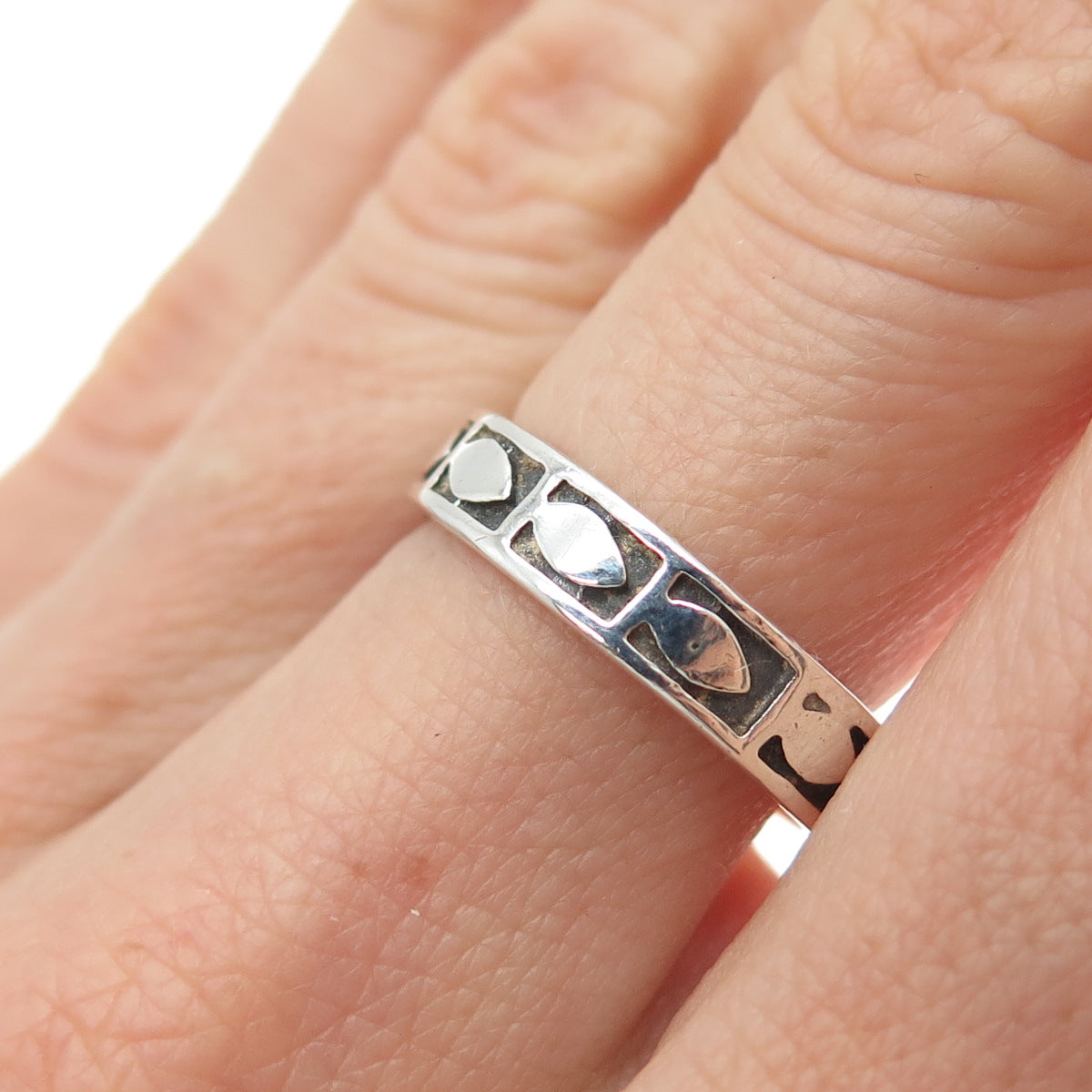 925 Sterling Silver Vintage Modernist Egg Pattern Oxidized Band Ring Size 7