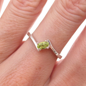Nevada 925 Sterling Silver Vintage Real Oval-Cut Peridot Bypass Ring Size 6.5