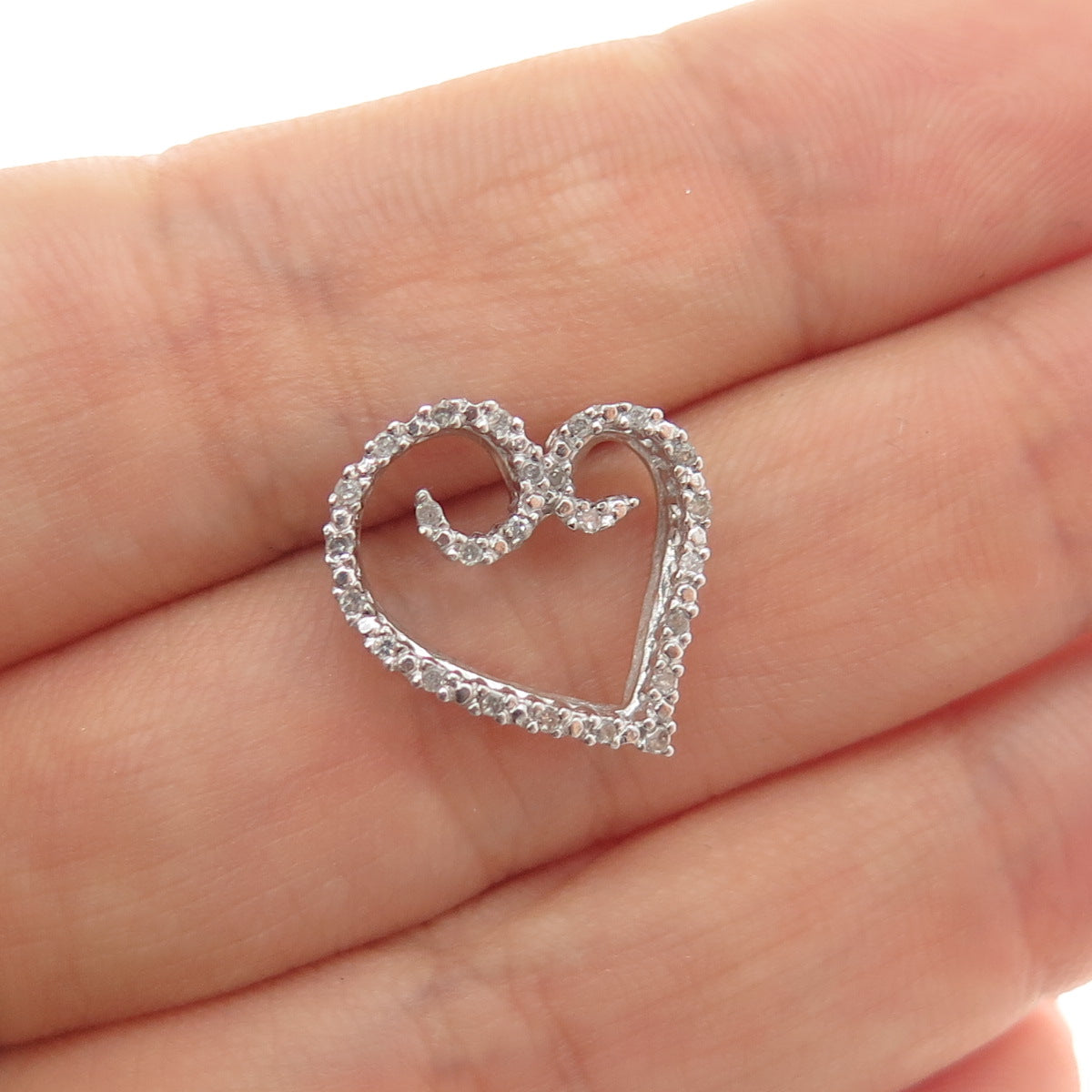 HN HENG NGAI 925 Sterling Silver Real Round-Cut Diamond Heart Mini Slide Pendant