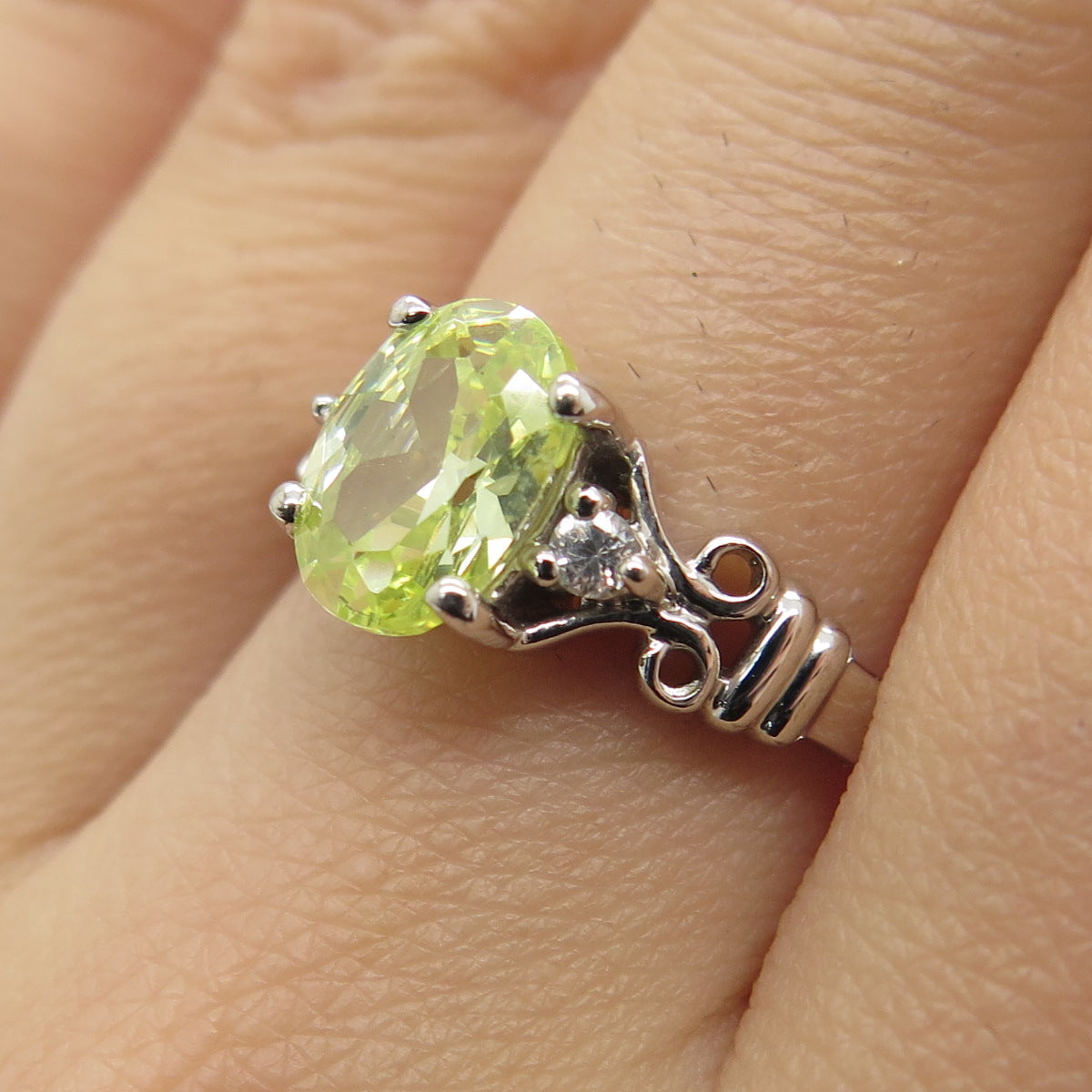 925 Sterling Silver White & Green C Z Ring Size 6