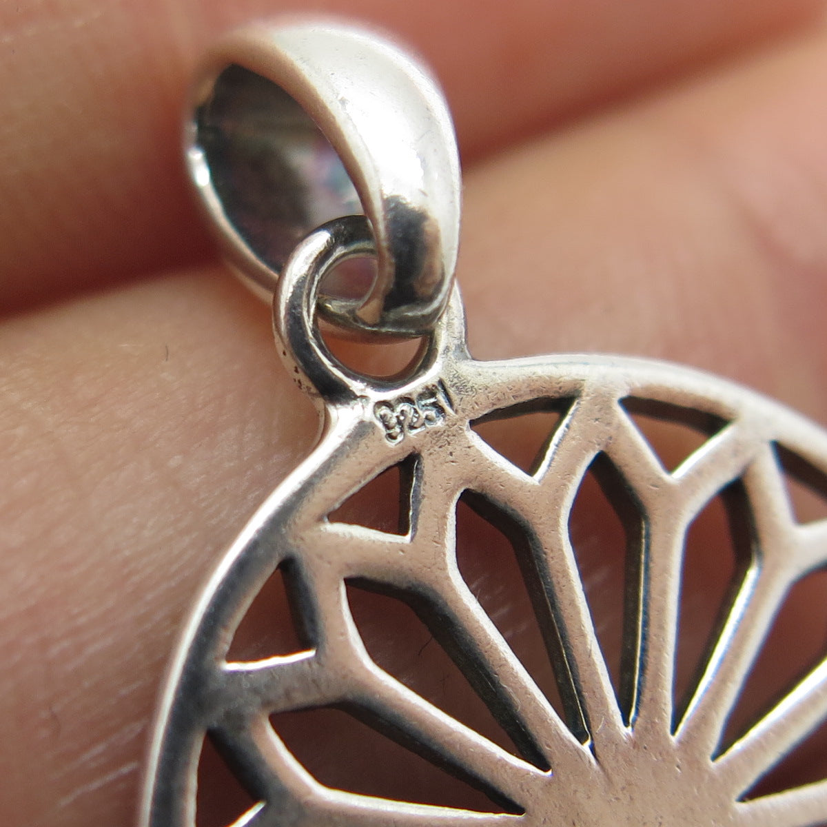 925 Sterling Silver Vintage Floral Round Pendant