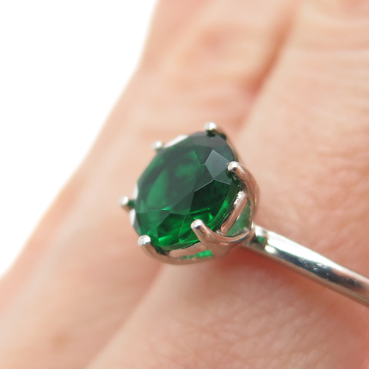 DAZZLERS 925 Sterling Silver Round-Cut Nano Chrome Diopside Ring Size 10.25