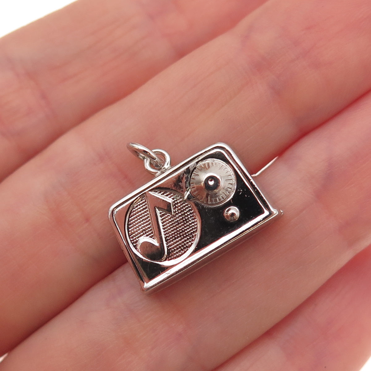 Art's Elegance 925 Sterling Silver Vintage Retro Radio Charm Pendant
