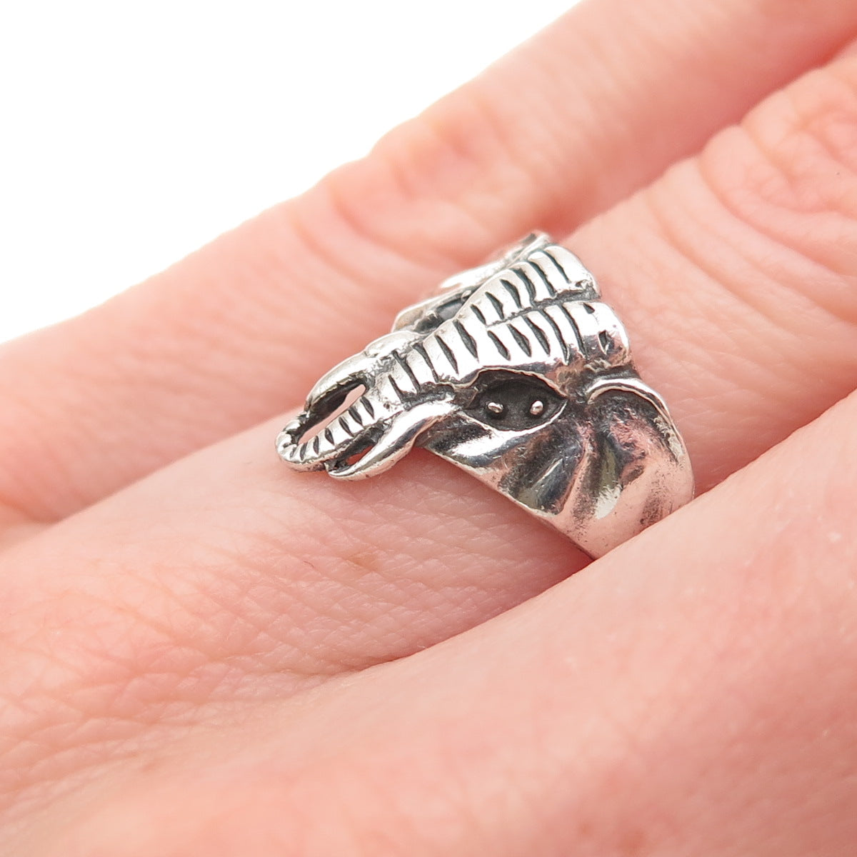 925 Sterling Silver Vintage Elephant Oxidized Ring Size 5.25