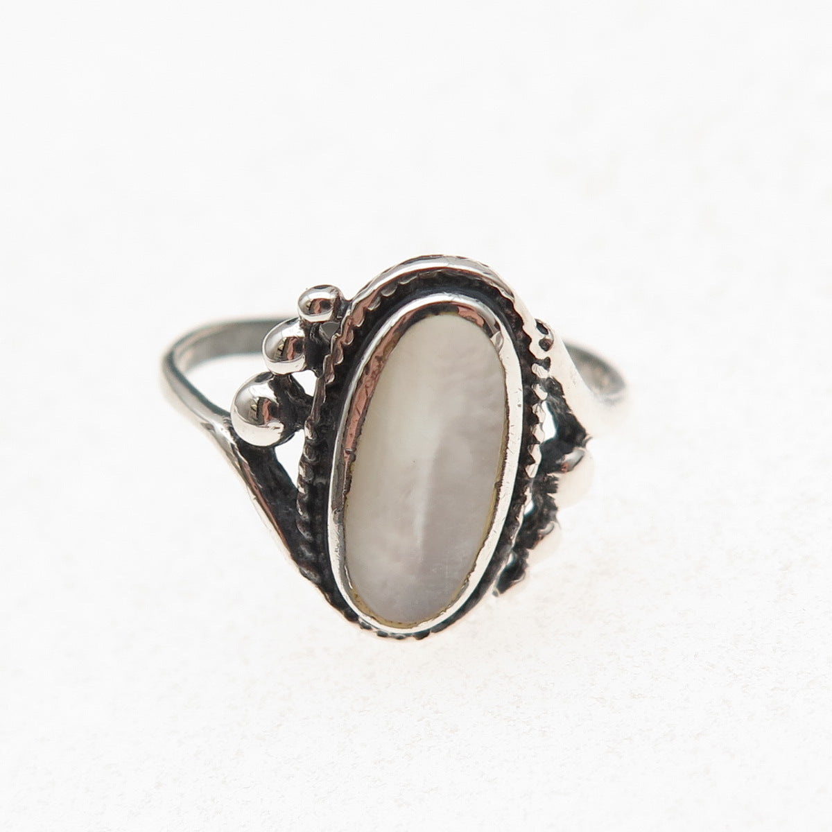 925 Sterling Silver Vintage Real MOP Beaded Oxidized Ring Size 6