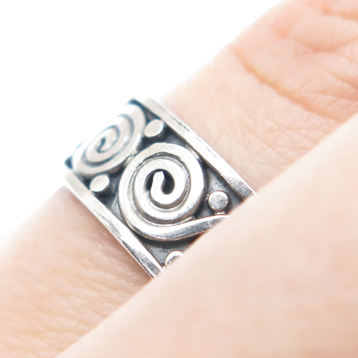 925 Sterling Silver Vintage Spiral Oxidized Band Ring Size 8