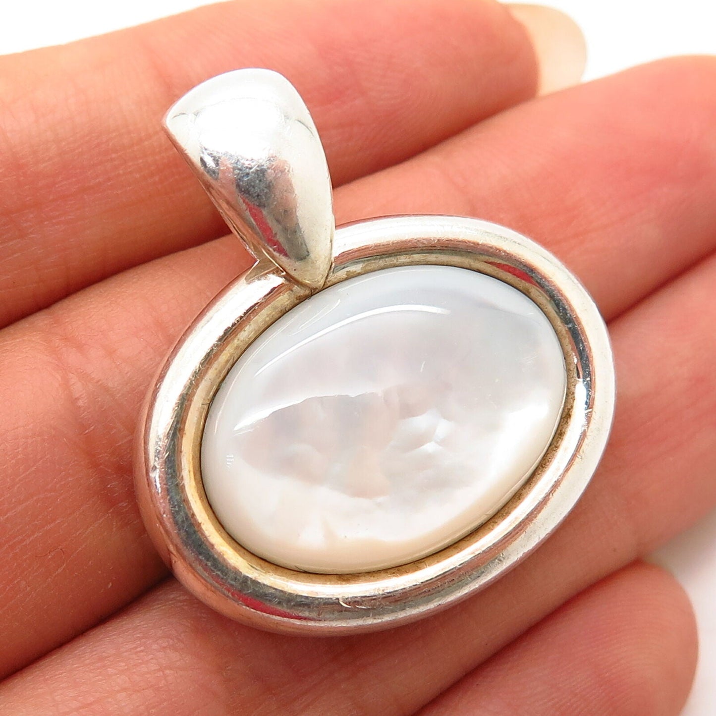 925 Sterling Silver Real Mother-of-Pearl Oval Pendant