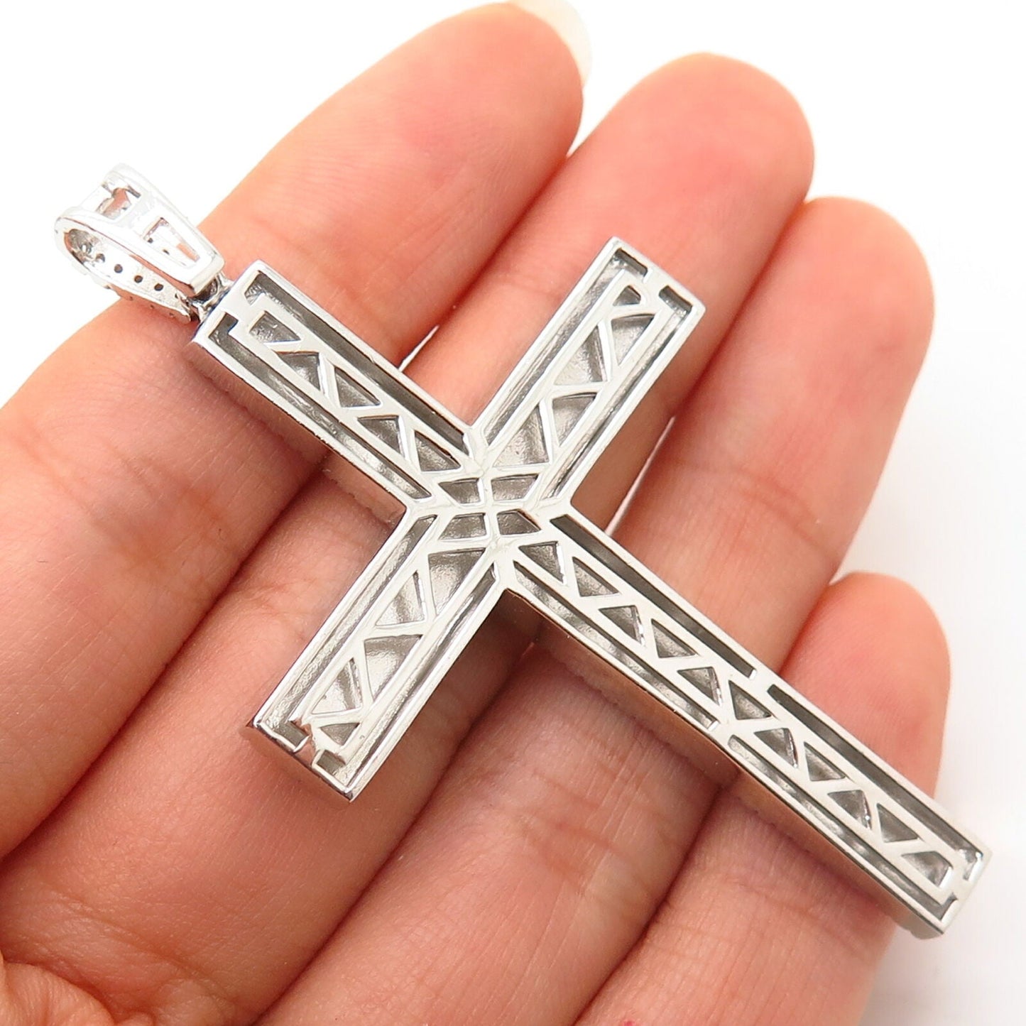 925 Sterling Silver Swarovski Crystal Ribbed Design Religious Cross Pendant