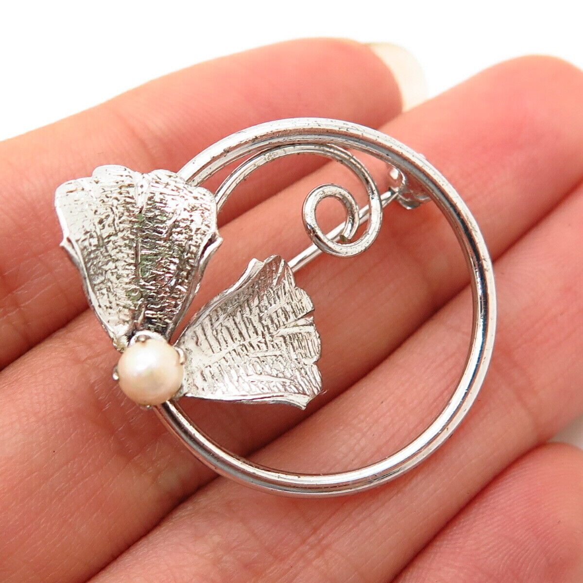 925 Sterling Silver Vintage Real Pearl Leaf Design Round Pin Brooch