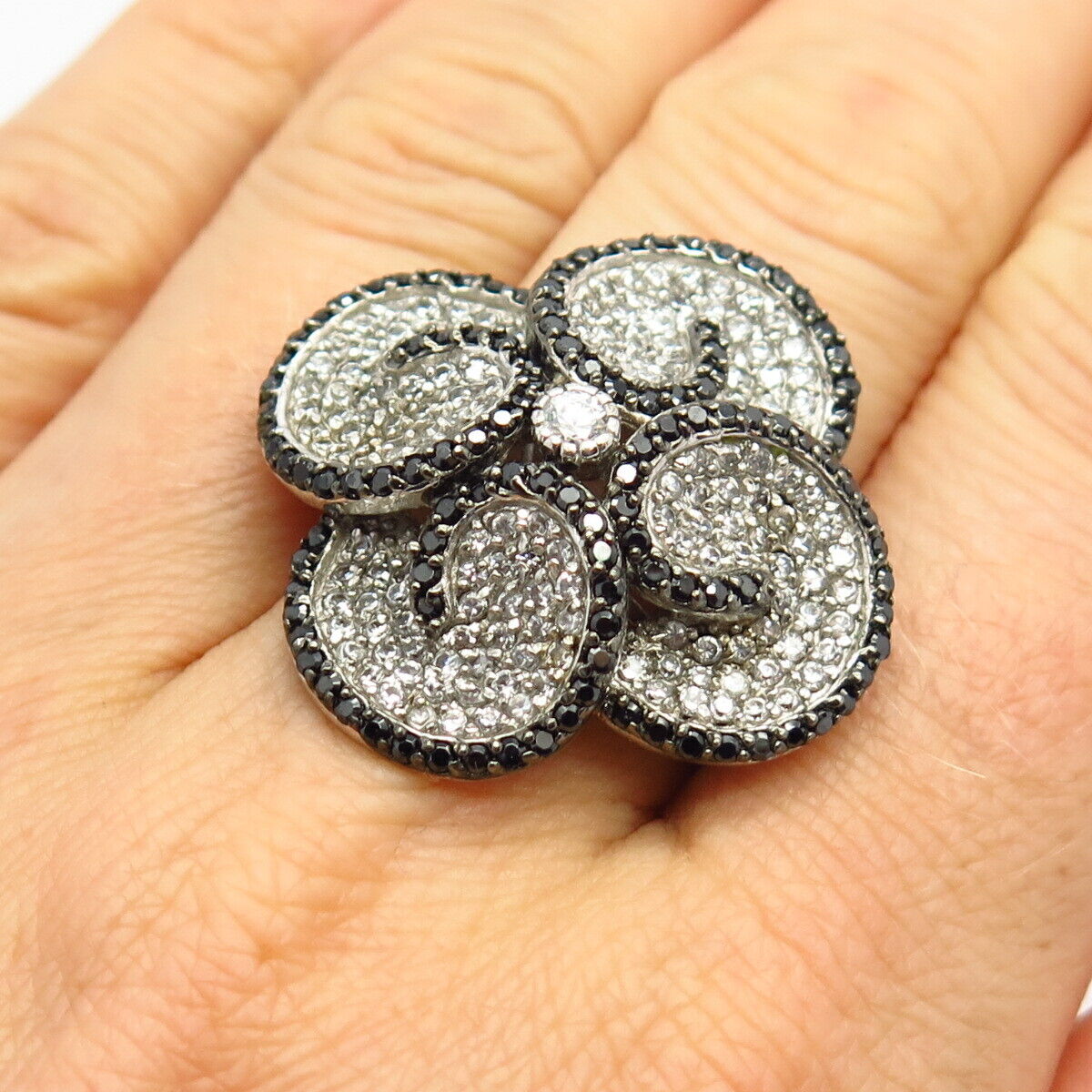 925 Sterling Silver White & Black C Z Floral Design Ring Size 8