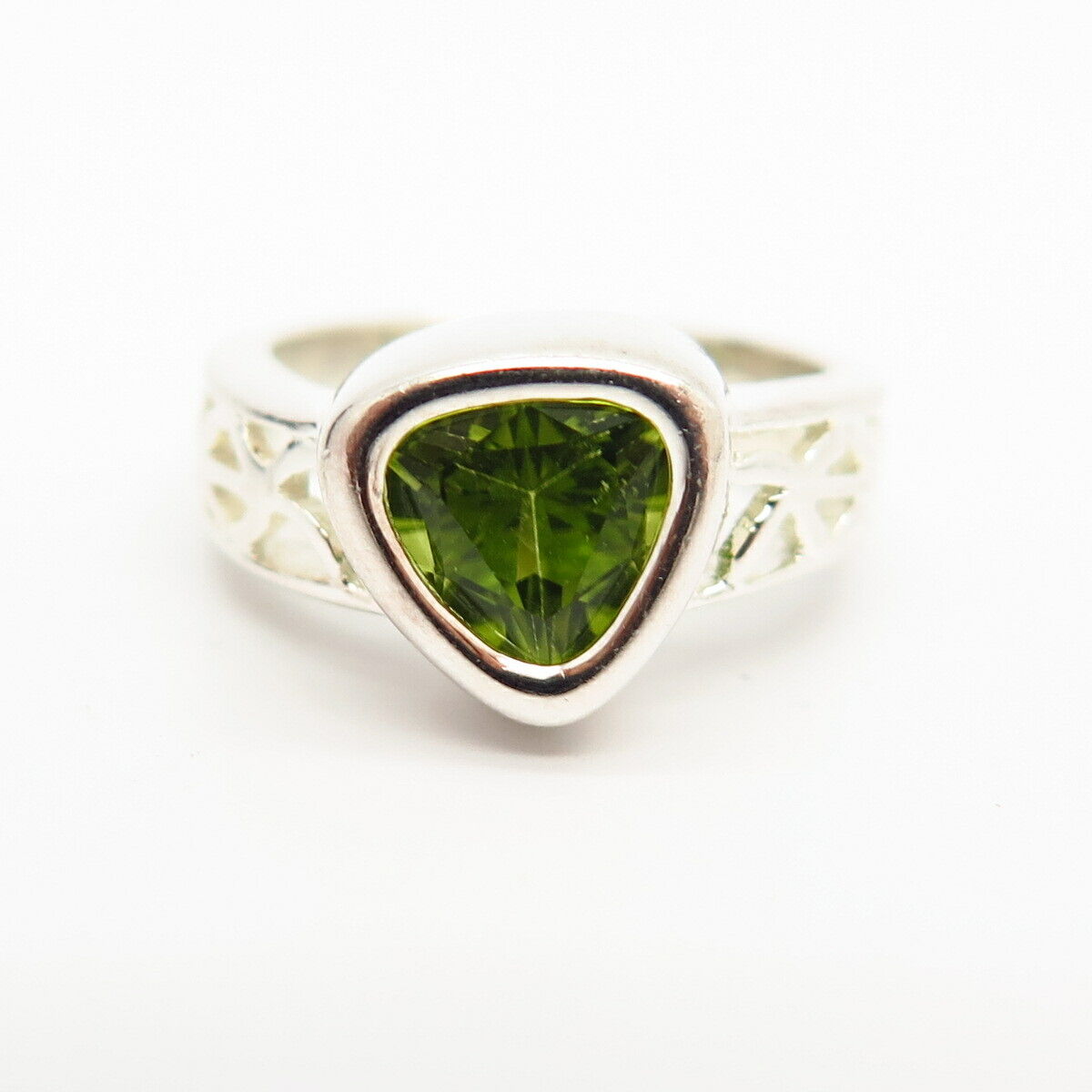 925 Sterling Silver Real Peridot Gemstone Ornate Design Ring