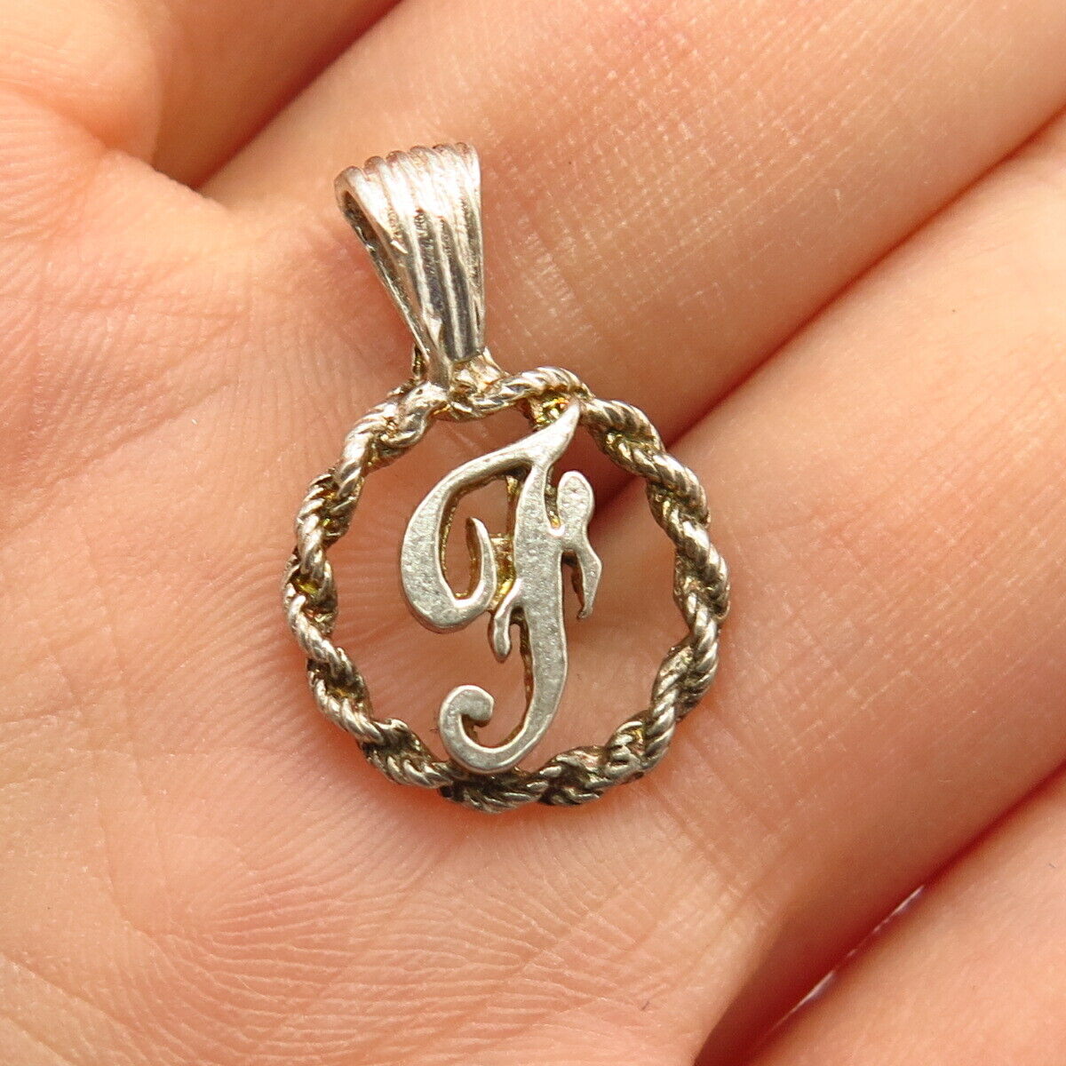 925 Sterling Silver Letter "F" Initial Twisted Rope Design Round Pendant