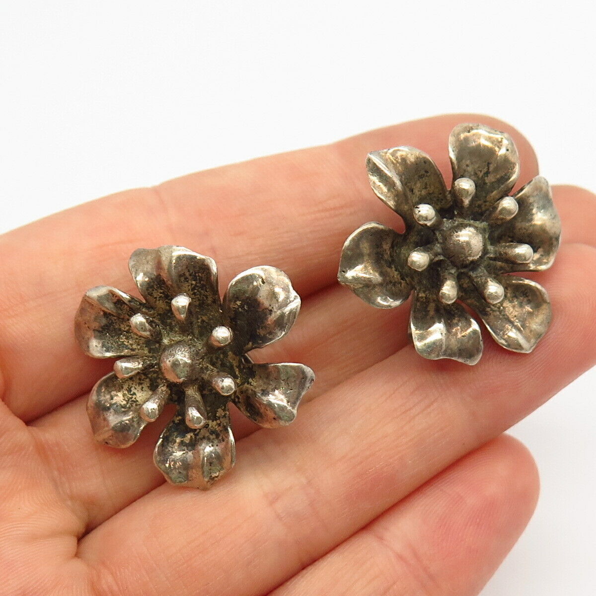 925 Sterling Silver Vintage Floral Design Screw Back Earrings