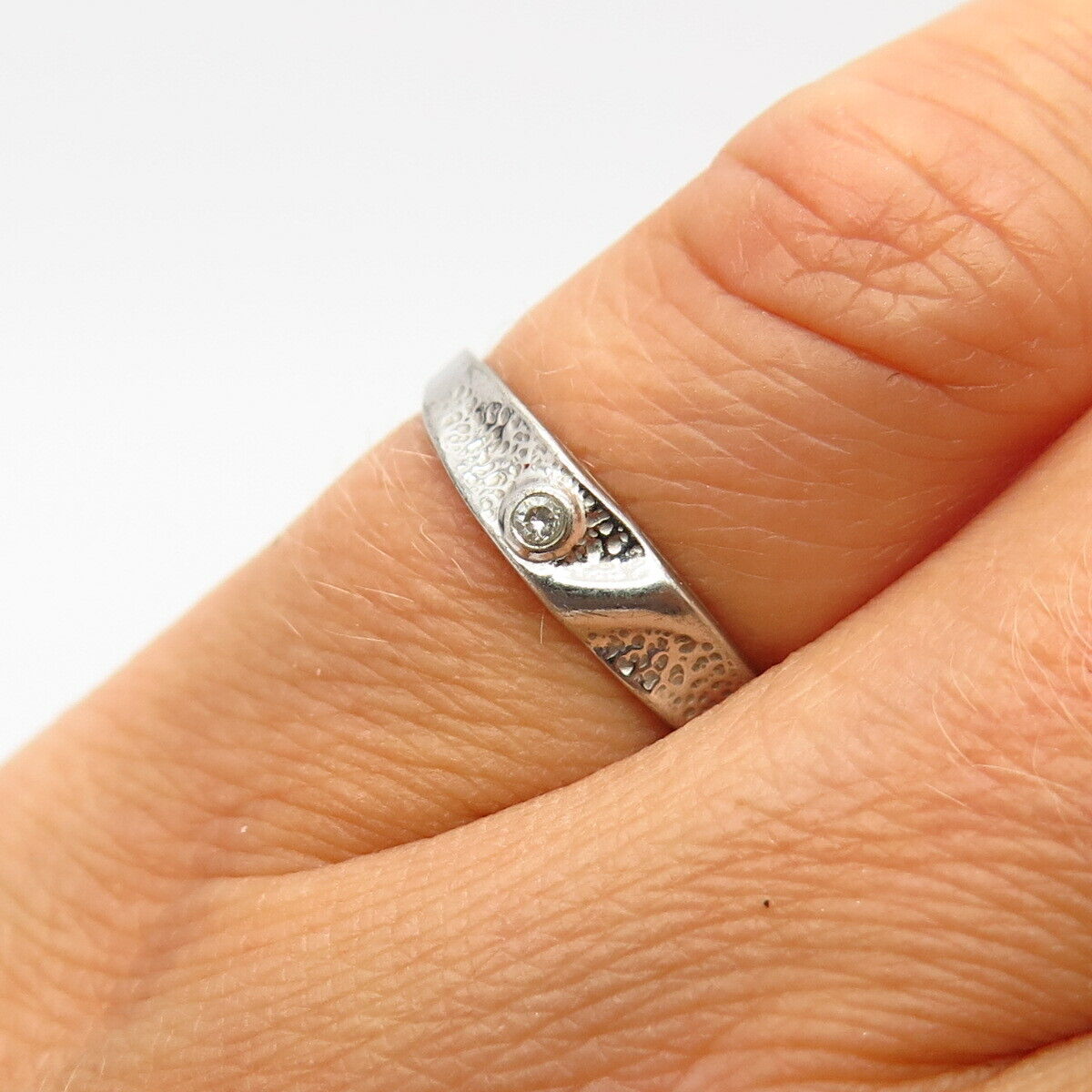 925 Sterling Silver C Z Wrinkled Design Ring Size 5 3/4