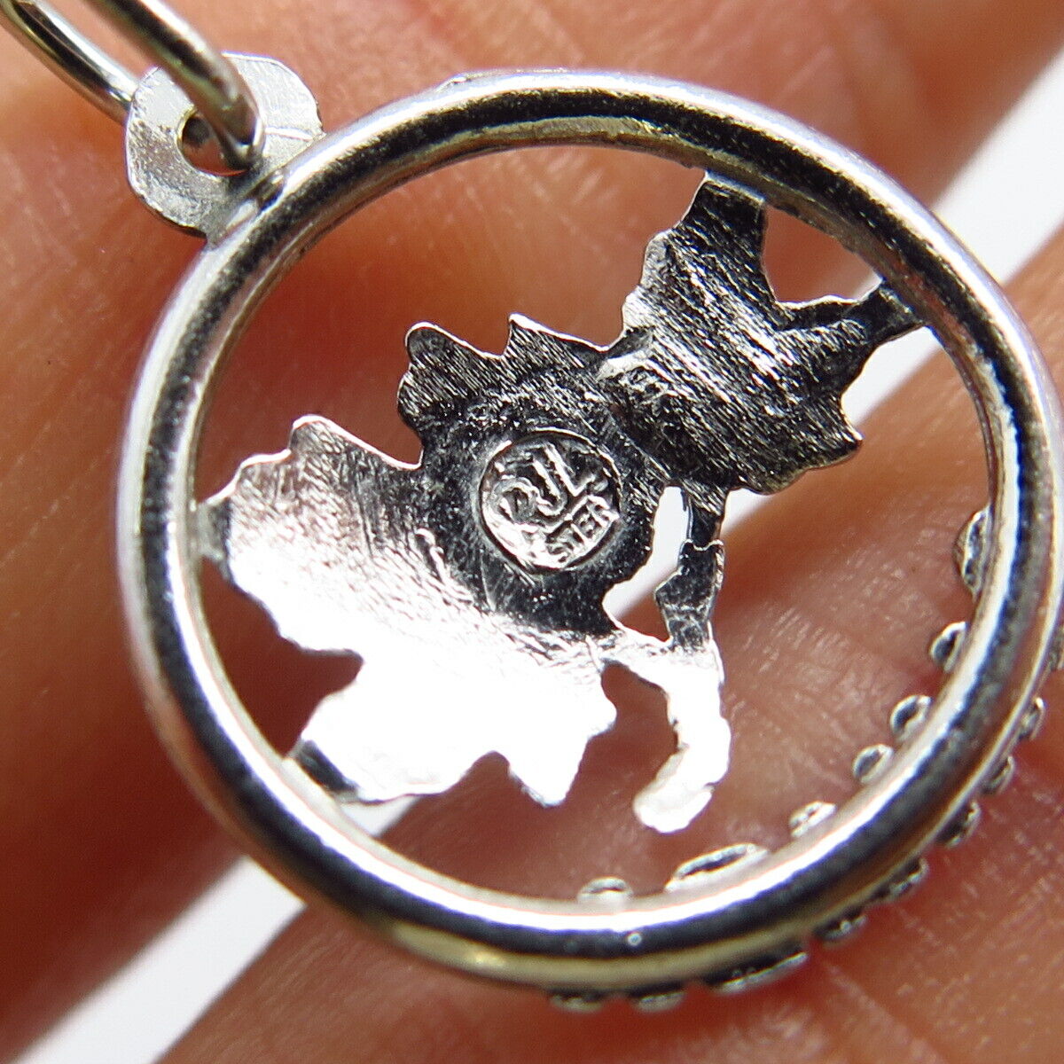 925 Sterling Silver Vintage "Canada" Maple Leaf Design Round Pendant