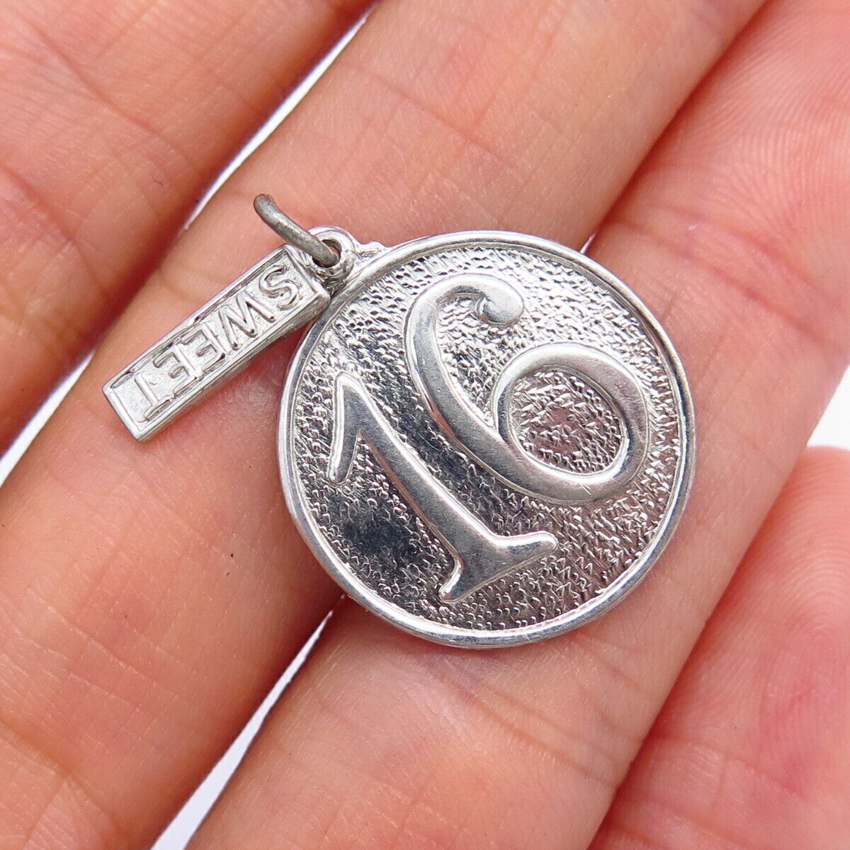 925 Sterling Silver Vintage "Sweet 16" Textured Design Round Pendant